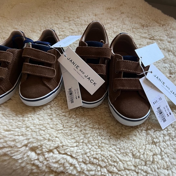 Janie and Jack Toddler Boys never worn Brown faux Suede Velcro sneaker. - Picture 3 of 5